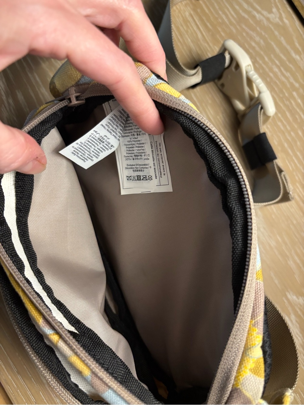 Kavu Mini Sunflower Yellow Floral Spectator Belt Bag Hip Fanny Pack Like New - Picture 3 of 8